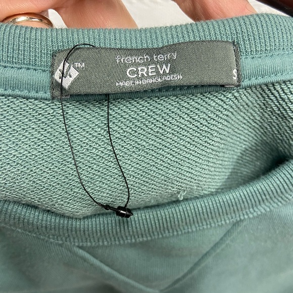 Super comfy Green Sweater size small. New wth out out tags. - Picture 3 of 3